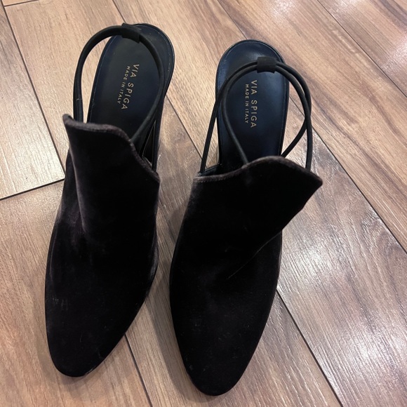 *NEW* Via Spiga Arina Bark Brown Velvet Slingback Heels - Picture 5 of 5